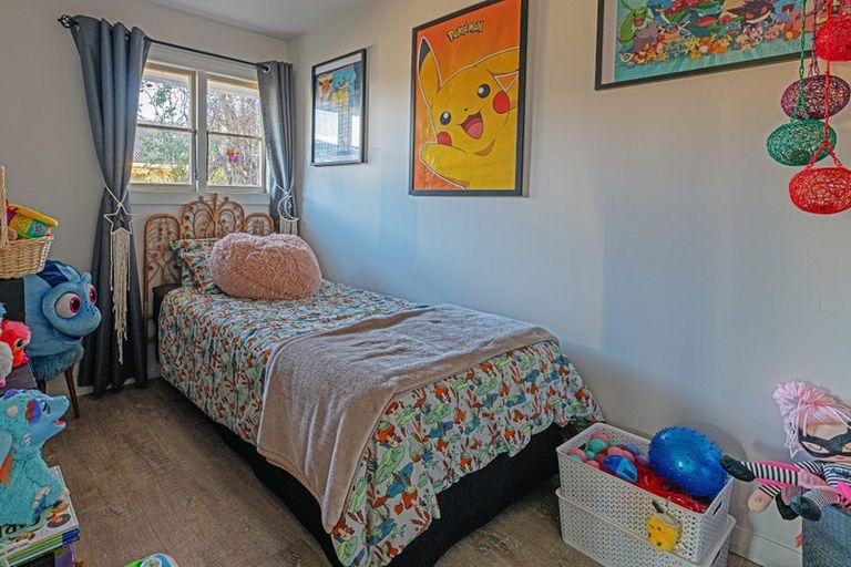 Photo of property in 8 Tenby Place, Avondale, Christchurch, 8061