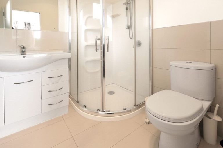 Photo of property in 18 Askerne Drive, Flat Bush, Auckland, 2016