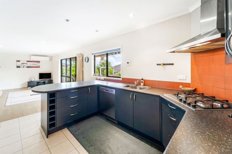 Photo of property in 10 Jelas Road, Red Beach, 0932