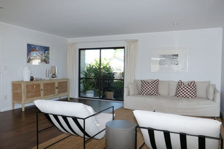 Photo of property in 27 Titoki Road, Waikanae Beach, Waikanae, 5036