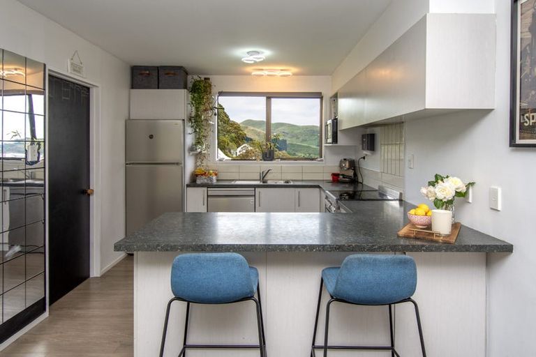 Photo of property in 10 Osmond Lane, Mount Pleasant, Christchurch, 8081