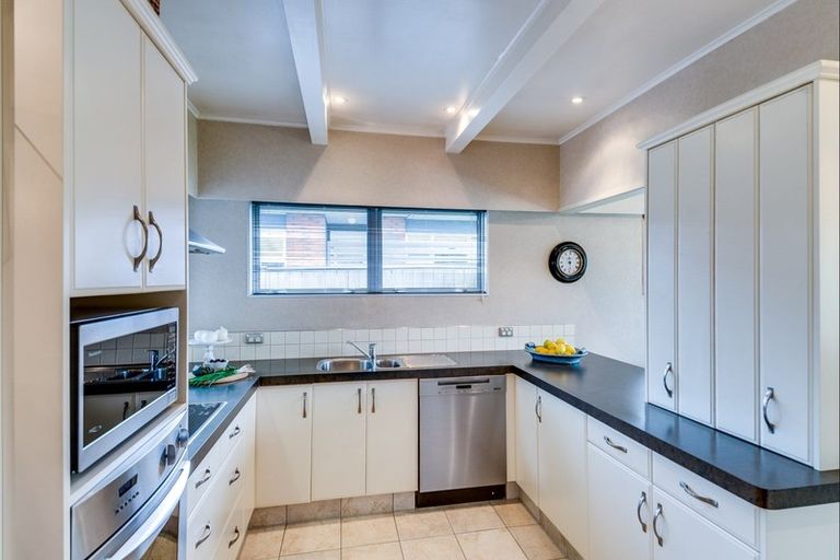 Photo of property in 32 Saint Hill Lane, Havelock North, 4130