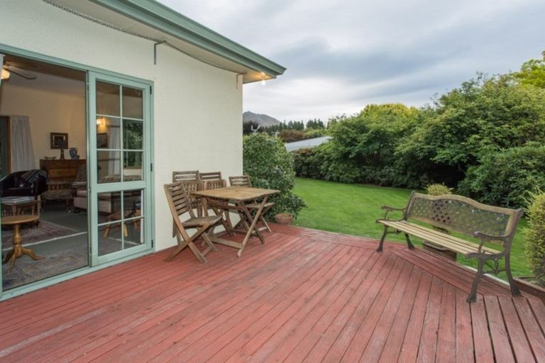 Photo of property in 6 Heuchan Lane, Wanaka, 9305