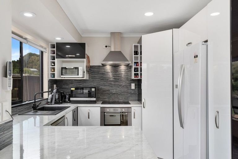 Photo of property in 21 Hawk Place, Welcome Bay, Tauranga, 3112