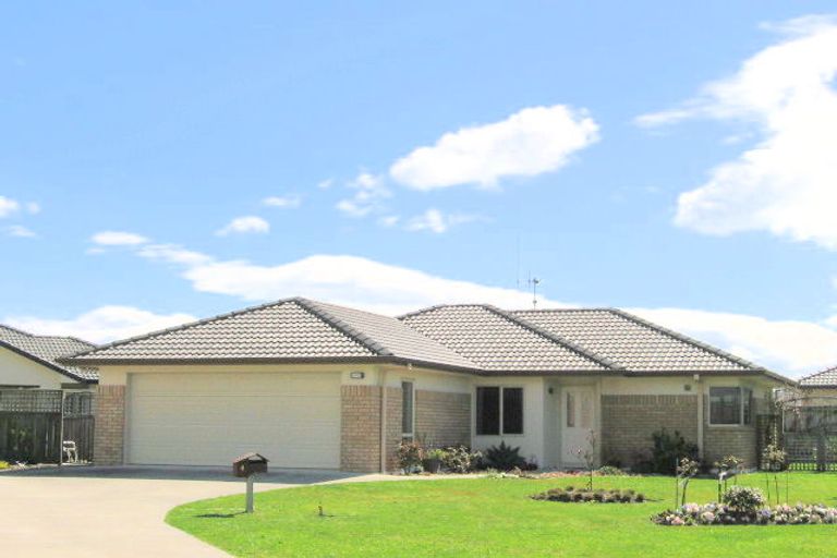 Photo of property in 4 Mcleod Place, Papamoa Beach, Papamoa, 3118