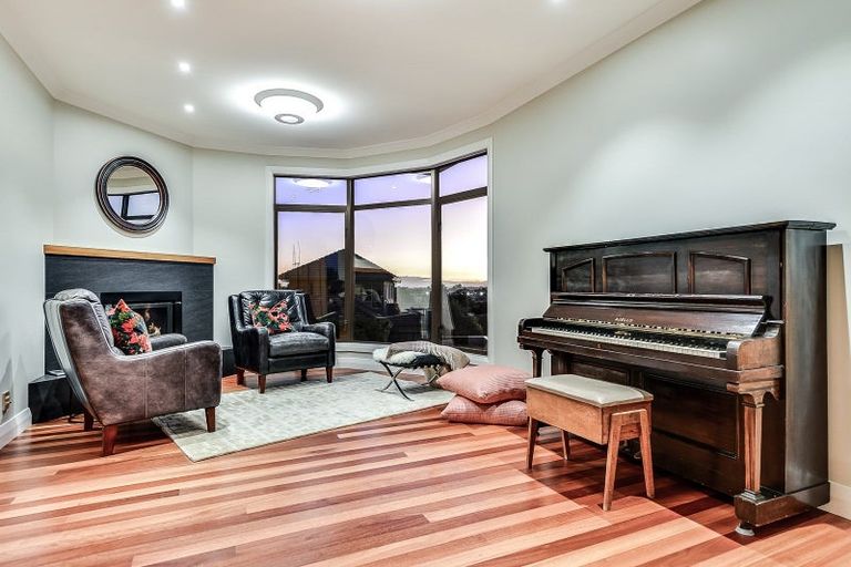 Photo of property in 145 Lake Crescent, Hamilton Lake, Hamilton, 3204