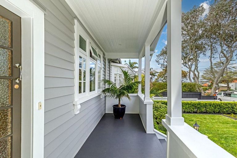 Photo of property in 24 Norwood Road, Bayswater, Auckland, 0622