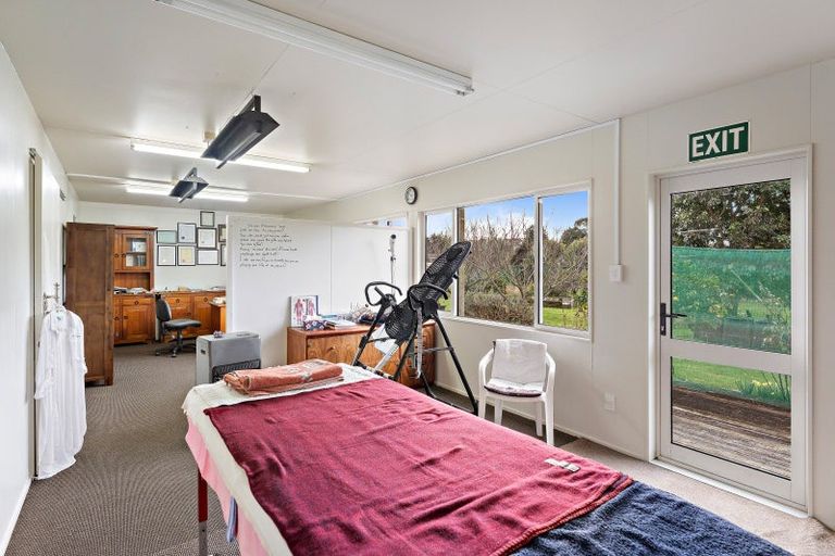 Photo of property in 30 Convent Road, Otaki, 5512