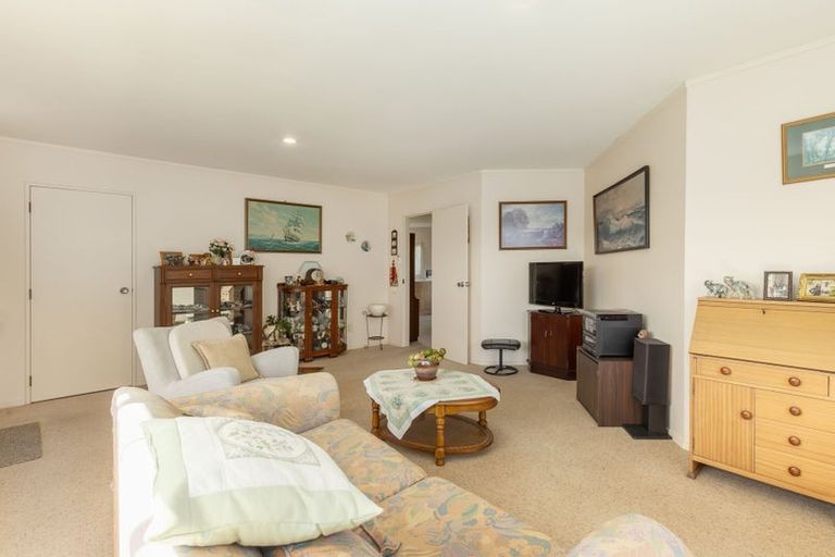 Photo of property in 14 Heihei Place, Paraparaumu, 5032