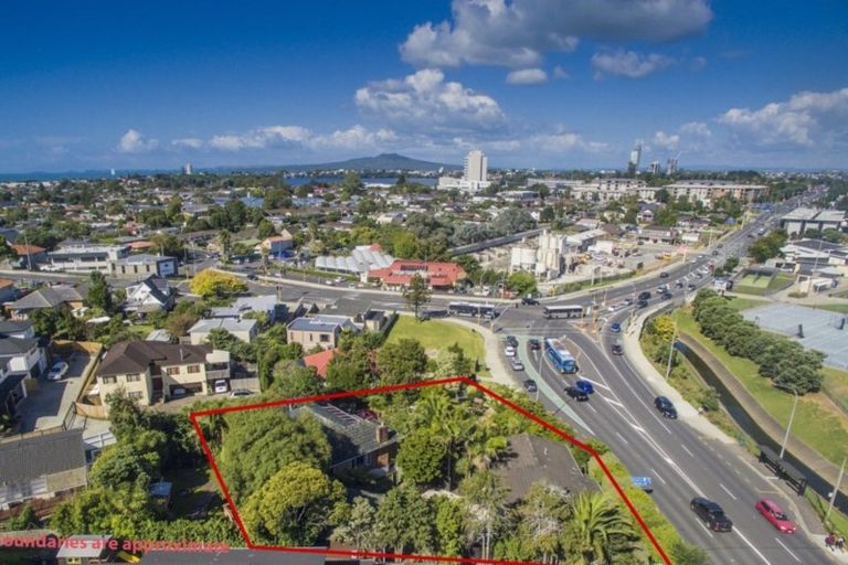 Photo of property in 27-29 Wairau Road, Forrest Hill, Auckland, 0627