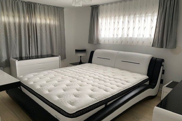 Photo of property in 8 Caribbean Drive, Unsworth Heights, Auckland, 0632