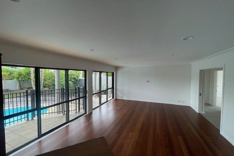 Photo of property in 1/12 Richards Avenue, Forrest Hill, Auckland, 0620