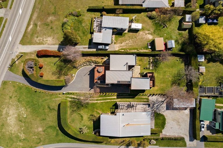 Photo of property in 75 Beacon Point Road, Wanaka, 9305