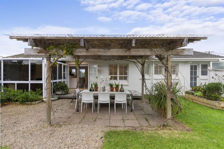 Photo of property in 1/9 Stanley Avenue, Milford, Auckland, 0620