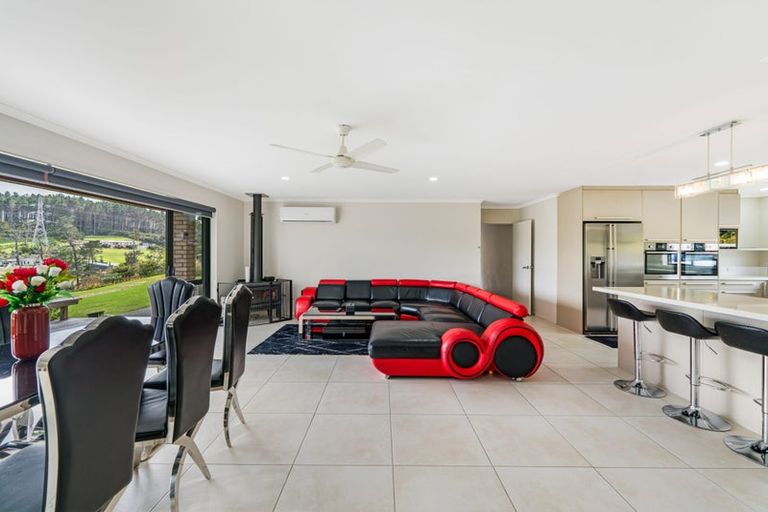 Photo of property in 165b Oraha Road, Kumeu, 0892