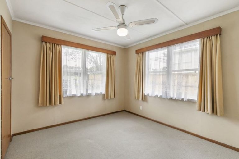 Photo of property in 14 Fairclough Road, Beach Haven, Auckland, 0626