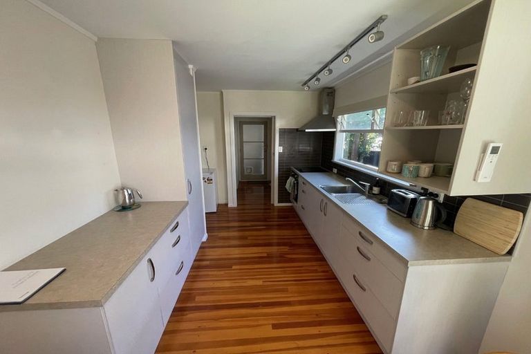 Photo of property in 10a Second Avenue, Stanley Point, Auckland, 0624