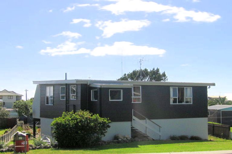 Photo of property in 225 Seaforth Road, Waihi Beach, 3611