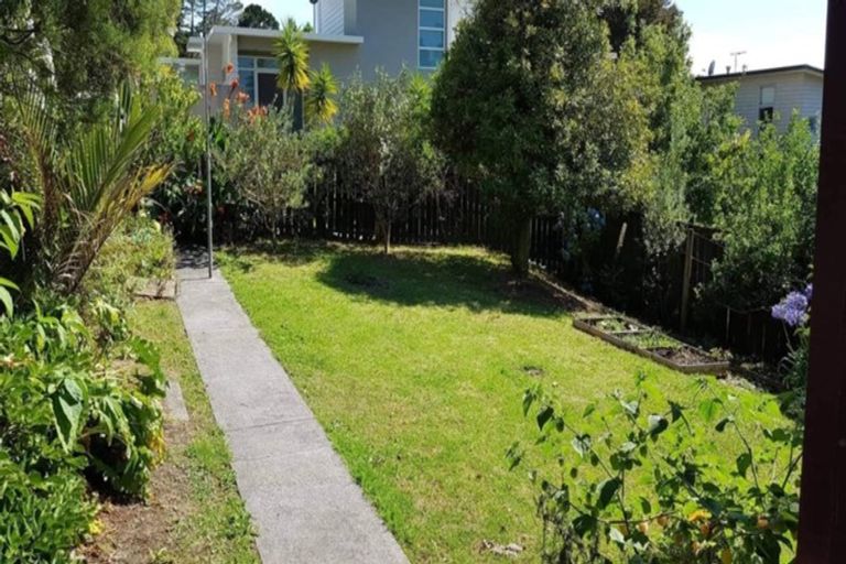 Photo of property in 727 Swanson Road, Swanson, Auckland, 0612