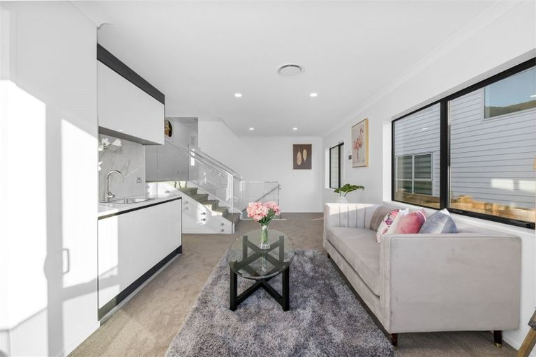 Photo of property in 8 Aklander Rise, Flat Bush, Auckland, 2019