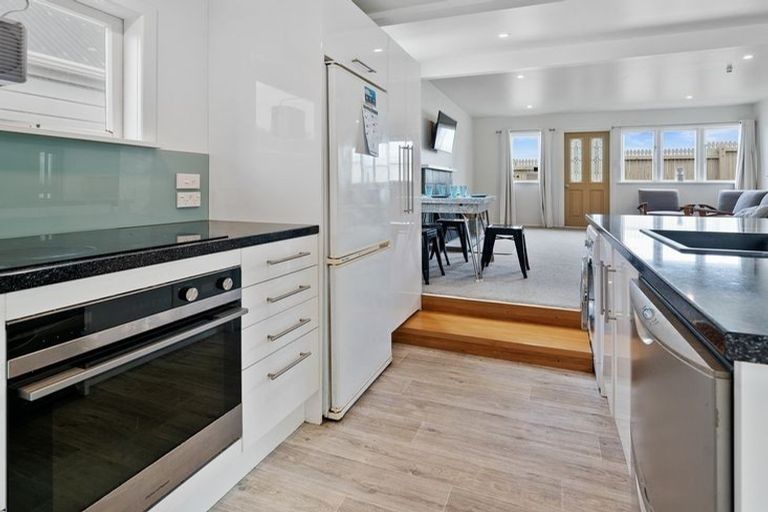 Photo of property in 92 Marine Parade, Otaki Beach, Otaki, 5512