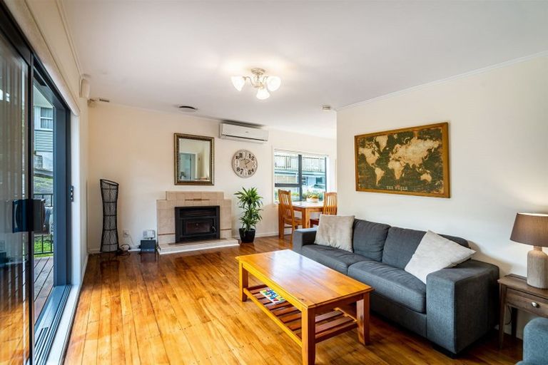 Photo of property in 2/539 Glenfield Road, Glenfield, Auckland, 0629