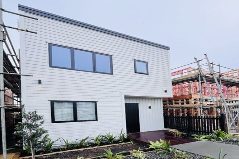 Photo of property in 8 Toetoe Street, Westgate, 0814