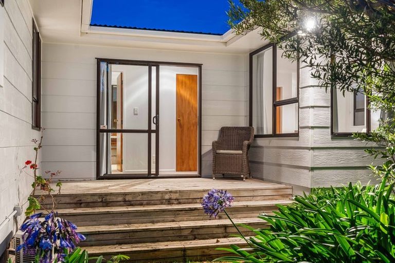 Photo of property in 13 Atua Street, Waikanae Beach, Waikanae, 5036