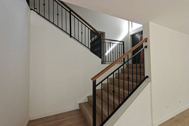 Photo of property in 22d Dallinghoe Crescent, Milford, Auckland, 0620