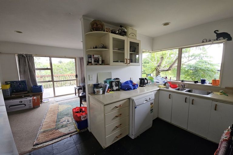 Photo of property in 13b Avonleigh Road, Green Bay, Auckland, 0604