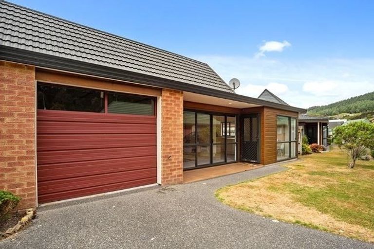 Photo of property in Redwood Village, 45/42 Main Road, Tawa, Wellington, 5028