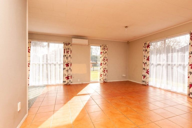 Photo of property in 9 Chibnall Place, Conifer Grove, Takanini, 2112