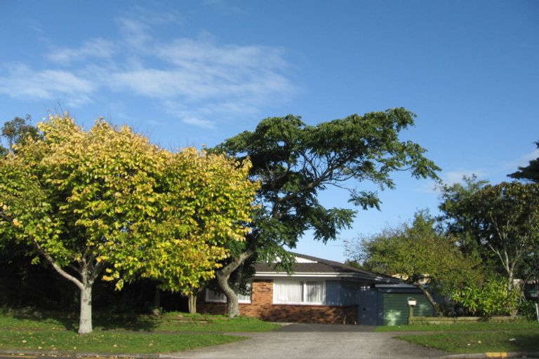 Photo of property in 93 Gossamer Drive, Pakuranga Heights, Auckland, 2010