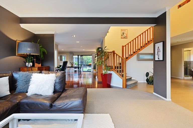 Photo of property in 19 South Kensington Way, Henderson, Auckland, 0612