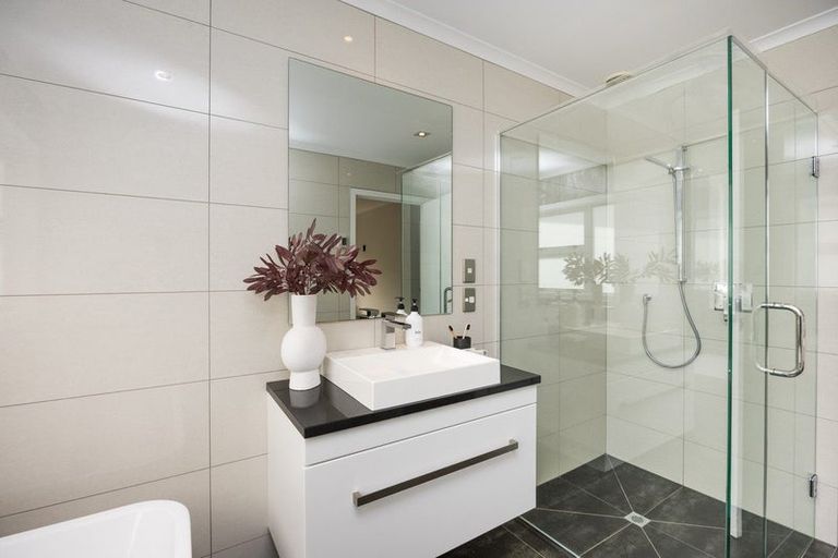 Photo of property in 16 Hardie Street, Hokowhitu, Palmerston North, 4410