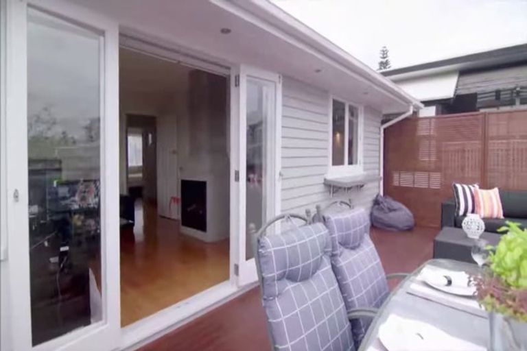 Photo of property in 1/94-96 Verran Road, Birkdale, Auckland, 0626