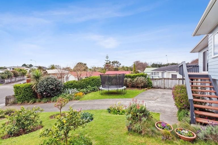 Photo of property in 9 Ross Grove, Paraparaumu, 5032