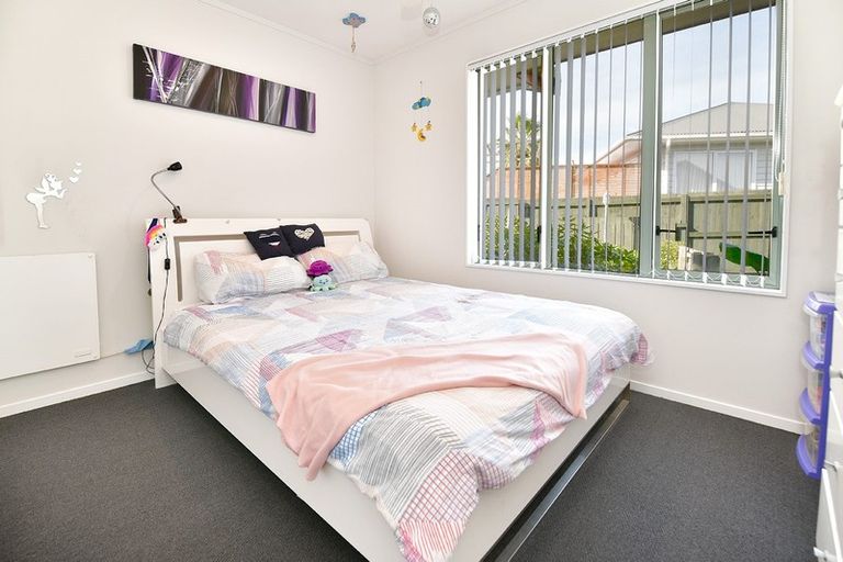 Photo of property in 20 Aitkenhead Court, Parakai, 0830