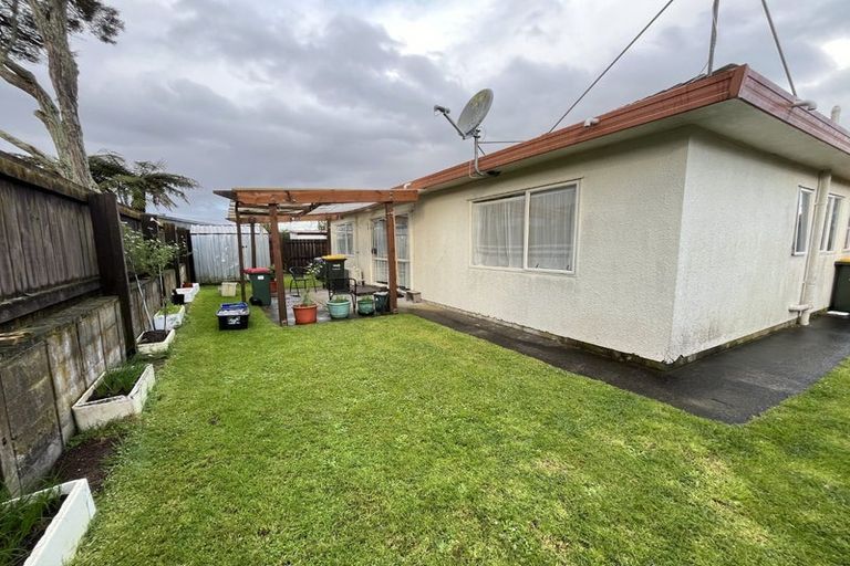 Photo of property in 2/40 Sutton Crescent, Papakura, 2110