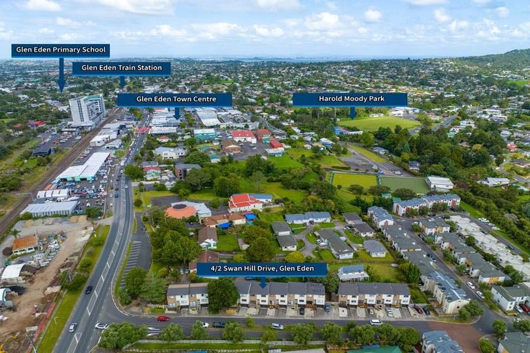 Photo of property in 4/2 Swan Hill Drive, Glen Eden, Auckland, 0602