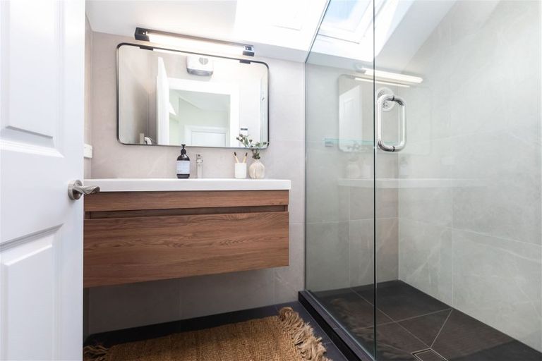 Photo of property in 3 Strowan Road, Strowan, Christchurch, 8052