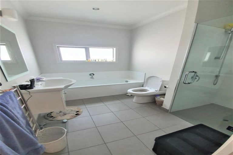 Photo of property in 4d Benzie Avenue, Wallaceville, Upper Hutt, 5018