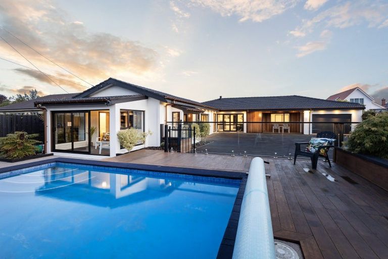 Photo of property in 215 Bay View Road, Saint Clair, Dunedin, 9012