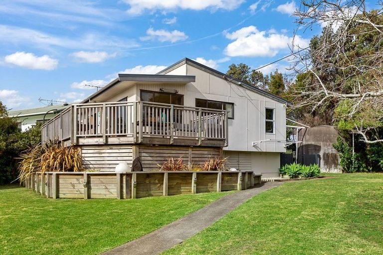 Photo of property in 1 Surf Road, Stanmore Bay, Whangaparaoa, 0932