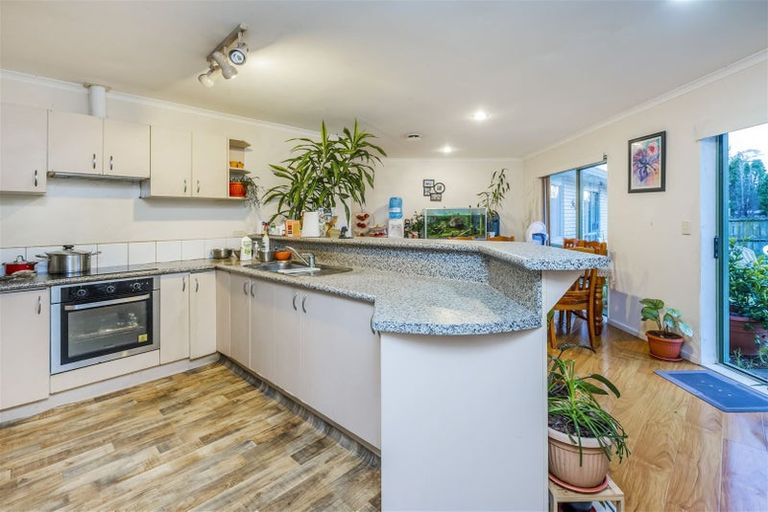 Photo of property in 76 Crossandra Drive, Mangere, Auckland, 2022