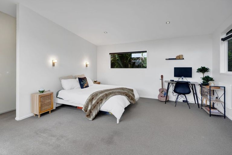 Photo of property in 70 Seaview Road, Marfell, New Plymouth, 4310