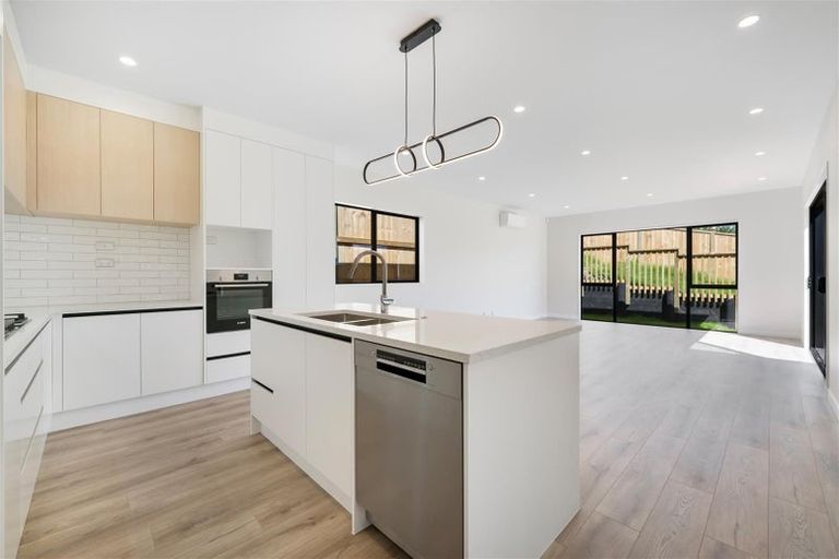 Photo of property in 42 Whakairo Crescent, Gulf Harbour, Whangaparaoa, 0930