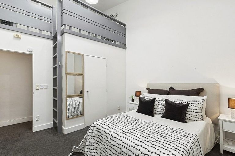 Photo of property in 1/5 Hopper Street, Mount Cook, Wellington, 6011