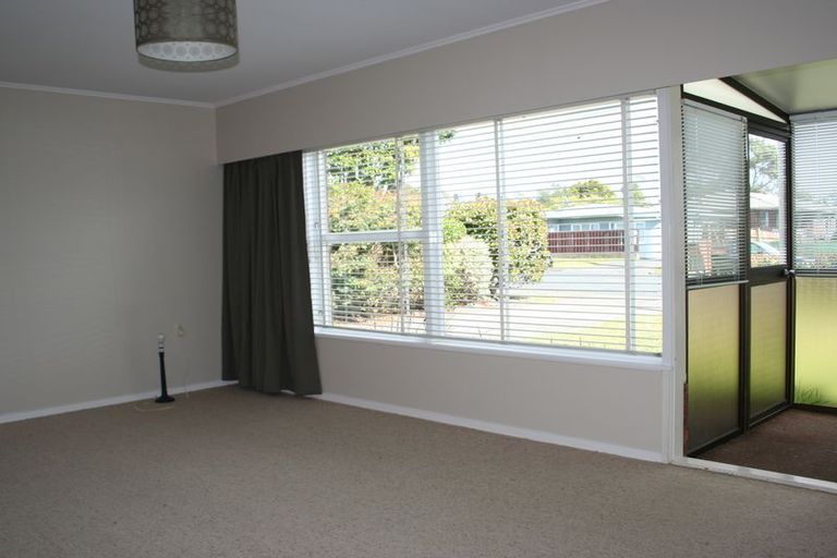 Photo of property in 1/71 Lynwood Road, New Lynn, Auckland, 0600