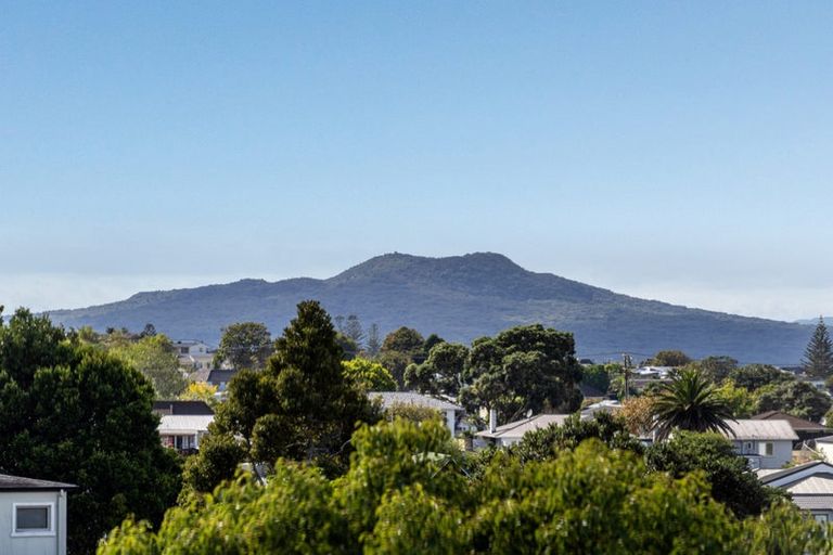 Photo of property in 11 Wilmington Place, Forrest Hill, Auckland, 0620